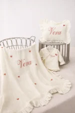 Müslin Set – Yastık, Battaniye ve Tulum (Kalp Detaylı) - Görsel 2